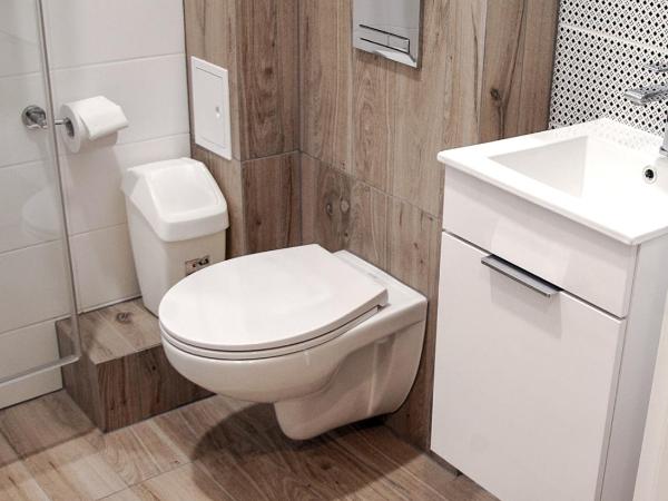 Dom Pracy Twórczej Politechniki Morskiej w Szczecinie : photo 3 de la chambre chambre quadruple premium