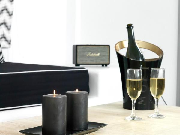 San Marino Suites by Calm Collection : photo 6 de la chambre suite avec jacuzzi