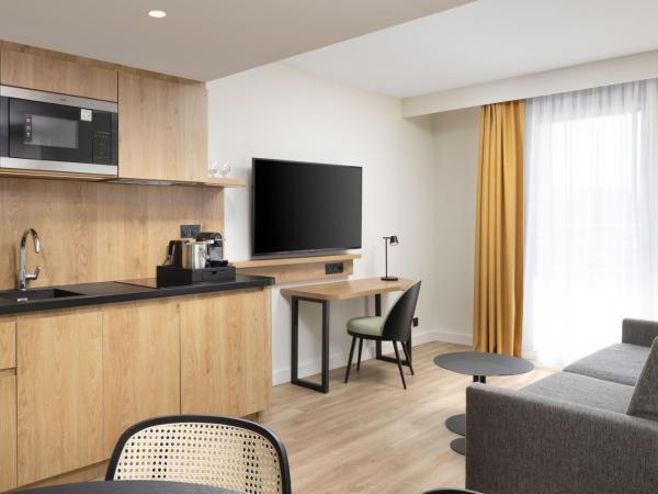 Residence Inn by Marriott Paris Didot Montparnasse : photo 1 de la chambre suite 1 chambre lit king-size avec canapé-lit