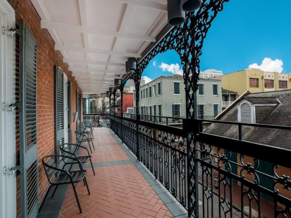 The Royal Sonesta New Orleans : photo 1 de la chambre chambre lit king-size avec balcon - vue sur rue 