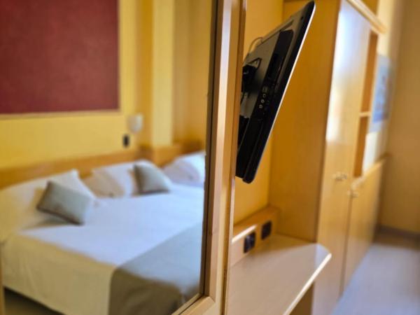 Mokinba Hotels Sant'Ambroeus : photo 1 de la chambre chambre double