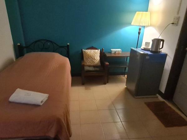 Roong-Arun Apartment : photo 2 de la chambre chambre simple