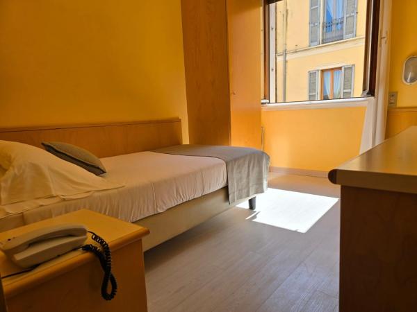 Mokinba Hotels Sant'Ambroeus : photo 1 de la chambre chambre simple