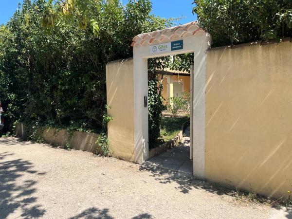 Le Gîte du Festival Sud Aqua - Avignon TGV : photo 7 de la chambre appartement avec terrasse