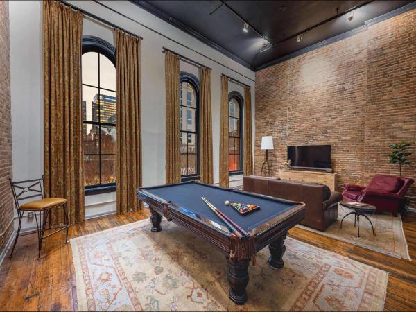 Nashville Riverfront Lofts : photo 1 de la chambre downtown 2 bedroom loft w/kitchen, living room, & pool table - unit 8
