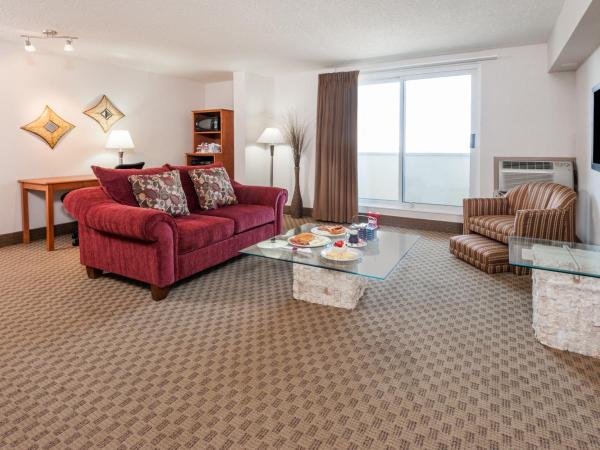 Ramada by Wyndham Edmonton South : photo 8 de la chambre suite 1 chambre lit king-size avec baignoire spa - non-fumeurs