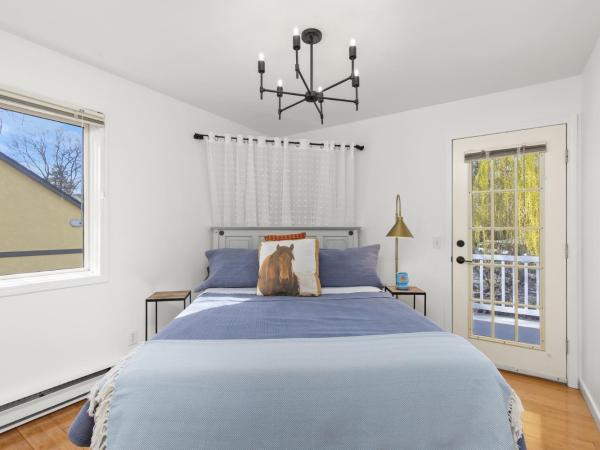 BnB Walking Distance to Kelowna General Hospital, Downtown and Beaches : photo 1 de la chambre chambre lit queen-size deluxe