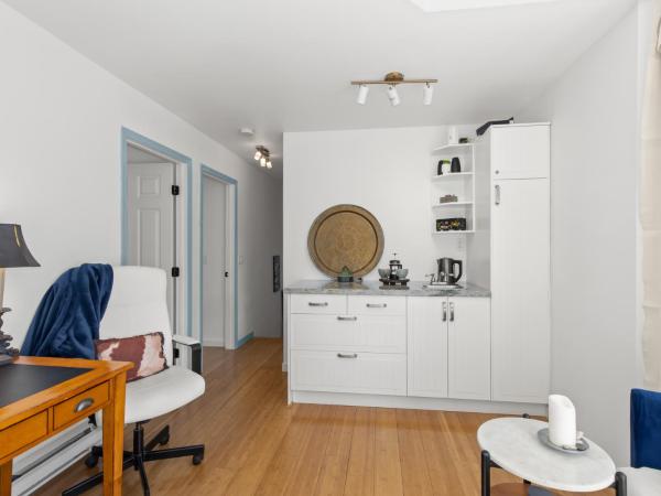 BnB Walking Distance to Kelowna General Hospital, Downtown and Beaches : photo 5 de la chambre chambre lit queen-size deluxe