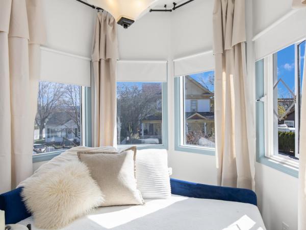 BnB Walking Distance to Kelowna General Hospital, Downtown and Beaches : photo 3 de la chambre chambre lit queen-size deluxe