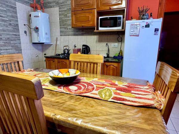 Departamento cálido y colorido cerquita del centro : photo 3 de la chambre chambre quadruple avec salle de bains privative