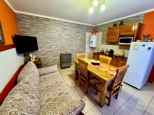 Departamento cálido y colorido cerquita del centro : photo 4 de la chambre chambre quadruple avec salle de bains privative