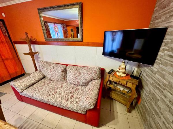 Departamento cálido y colorido cerquita del centro : photo 8 de la chambre chambre quadruple avec salle de bains privative