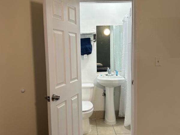 Budget Inn Hollywood : photo 4 de la chambre chambre lit queen-size