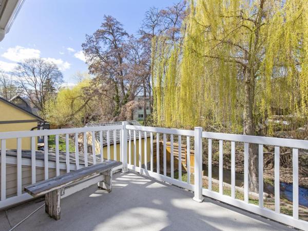 BnB Walking Distance to Kelowna General Hospital, Downtown and Beaches : photo 7 de la chambre chambre lit queen-size deluxe