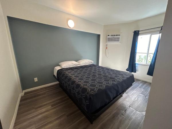 Budget Inn Hollywood : photo 8 de la chambre chambre lit queen-size