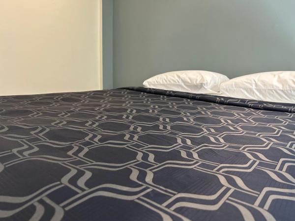 Budget Inn Hollywood : photo 10 de la chambre chambre lit queen-size