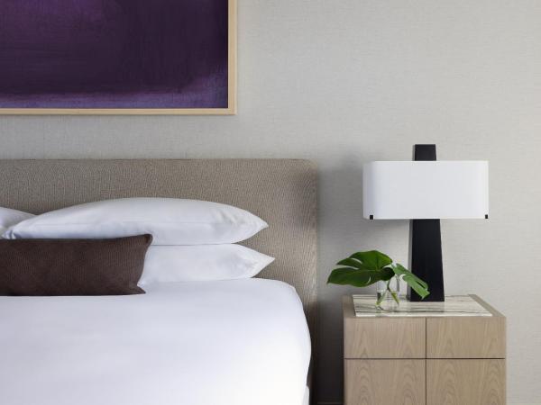 Kimpton Claret Hotel, an IHG Hotel : photo 5 de la chambre chambre lit queen-size avec douche accessible en fauteuil roulant - non-fumeurs