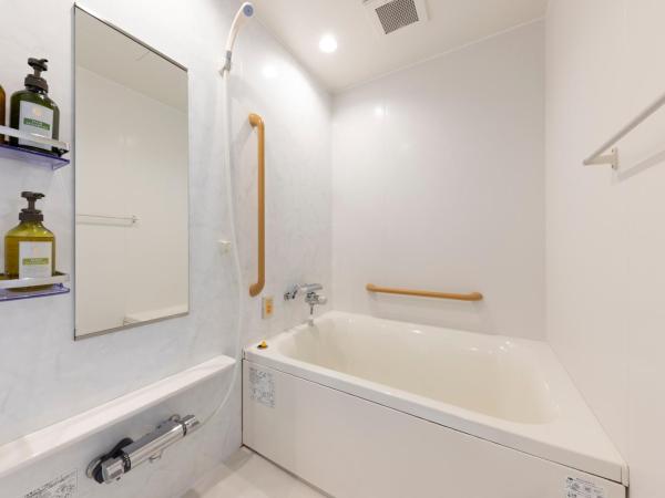 WeBase Hiroshima : photo 2 de la chambre chambre lit queen-size accessible aux personnes à mobilité réduite – non-fumeurs