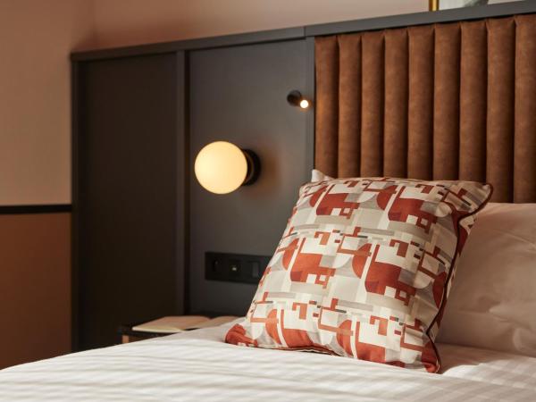 Le Parchamp, a Tribute Portfolio Hotel, Paris Boulogne : photo 8 de la chambre chambre lit king-size standard