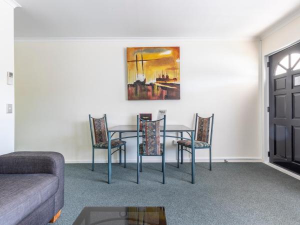 ASURE PRINCE motor lodge : photo 5 de la chambre suite deluxe avec baignoire spa