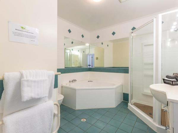 ASURE PRINCE motor lodge : photo 7 de la chambre appartement 1 chambre avec baignoire spa