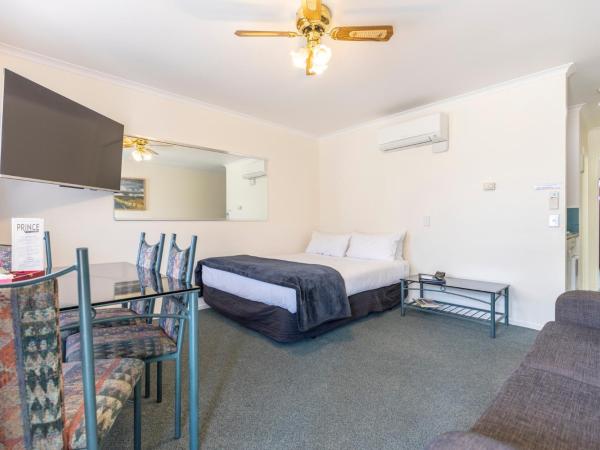 ASURE PRINCE motor lodge : photo 4 de la chambre appartement 1 chambre familial avec baignoire spa 