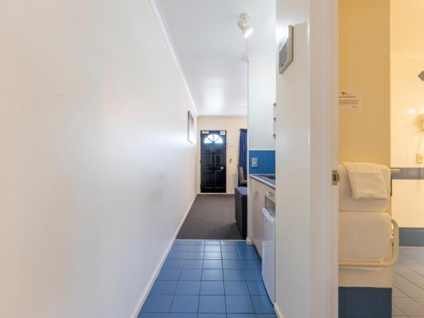 ASURE PRINCE motor lodge : photo 7 de la chambre studio 1 chambre Économique avec douche - côté ruelle