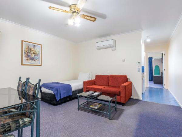 ASURE PRINCE motor lodge : photo 3 de la chambre studio 1 chambre Économique avec douche - côté ruelle