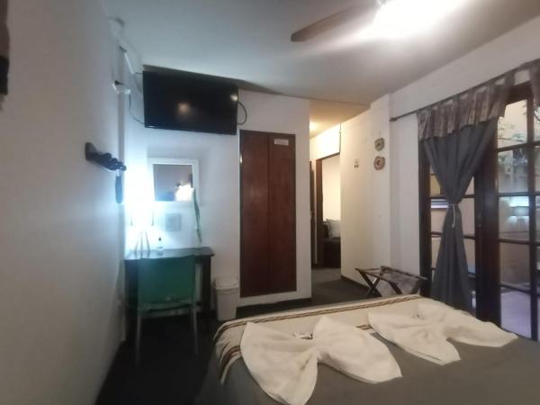 Hostel Spa Mediterranea : photo 3 de la chambre chambre quadruple avec salle de bains privative