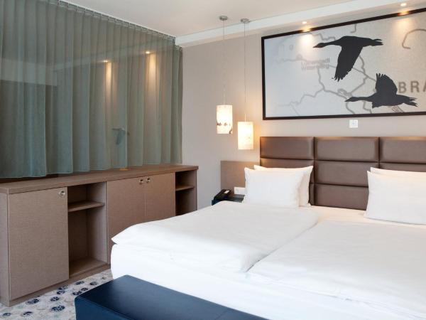 Holiday Inn Berlin City East Side, an IHG Hotel : photo 5 de la chambre chambre premium lit king-size - vue sur cour