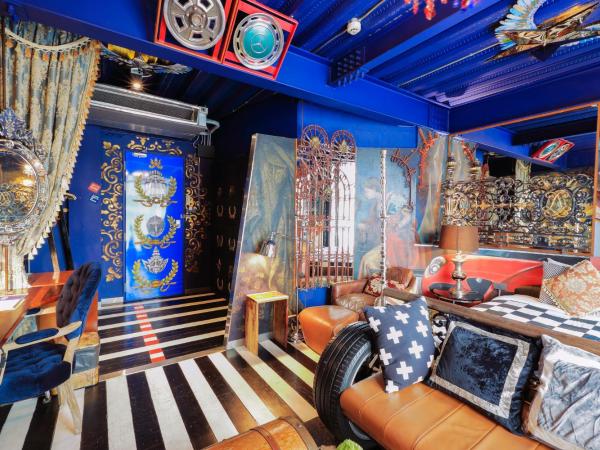 Mestyle Garage Hotel : photo 2 de la chambre deluxe king room (adults only)