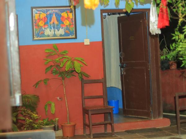 Goodday Backpackers : photo 5 de la chambre chambre double - vue sur jardin