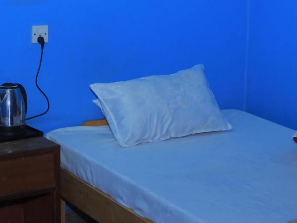 Goodday Backpackers : photo 1 de la chambre chambre double - vue sur jardin