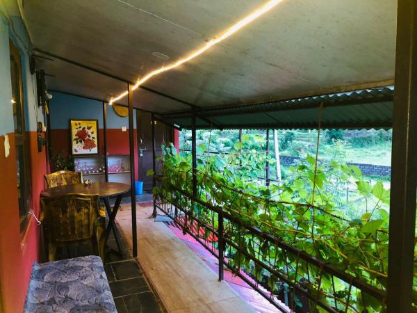 Goodday Backpackers : photo 3 de la chambre chambre double - vue sur jardin