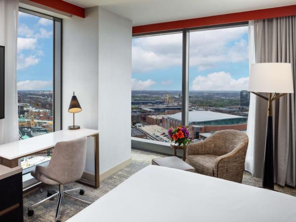 Hilton Columbus Downtown : photo 4 de la chambre chambre d'angle lit king-size