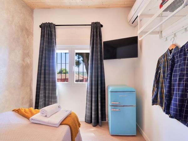 RG Duque de Aveiro auto check-in : photo 4 de la chambre chambre simple avec salle de bains privative