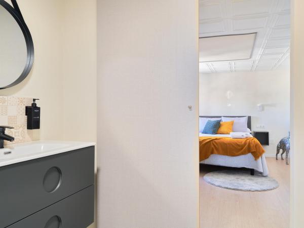 RG Duque de Aveiro auto check-in : photo 4 de la chambre chambre quadruple avec salle de bains privative