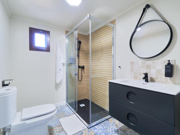 RG Duque de Aveiro auto check-in : photo 5 de la chambre chambre quadruple avec salle de bains privative