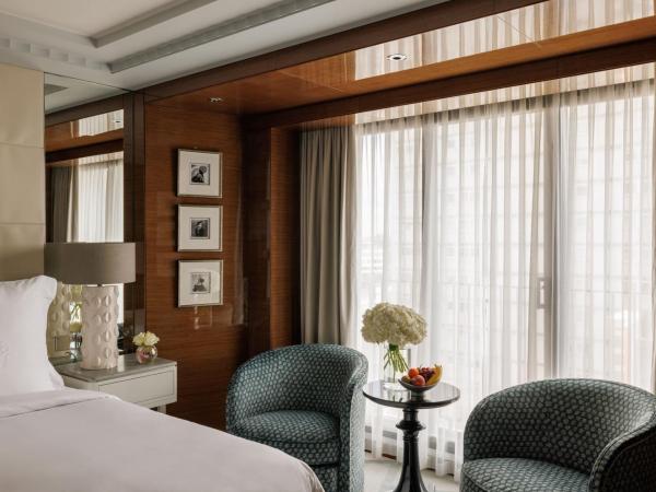 Four Seasons Hotel London at Park Lane : photo 2 de la chambre suite westminster avec lit king-size