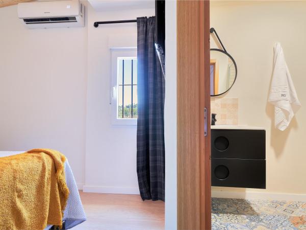 RG Duque de Aveiro auto check-in : photo 2 de la chambre chambre double avec salle de bains privative