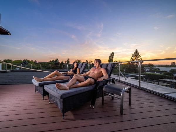 Hotel Aura Design & Garden Pool : photo 1 de la chambre chambre bien-Être avec sauna et jacuzzi privés