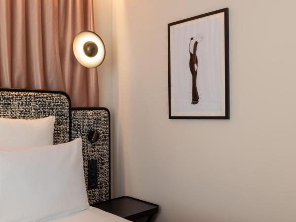 Hotel Maison Hamelin Paris - Handwritten Collection : photo 3 de la chambre chambre double - accessible aux personnes à mobilité réduite