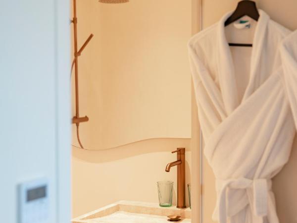 Tinah Saint-Tropez : photo 5 de la chambre chambre double standard - vue sur mer