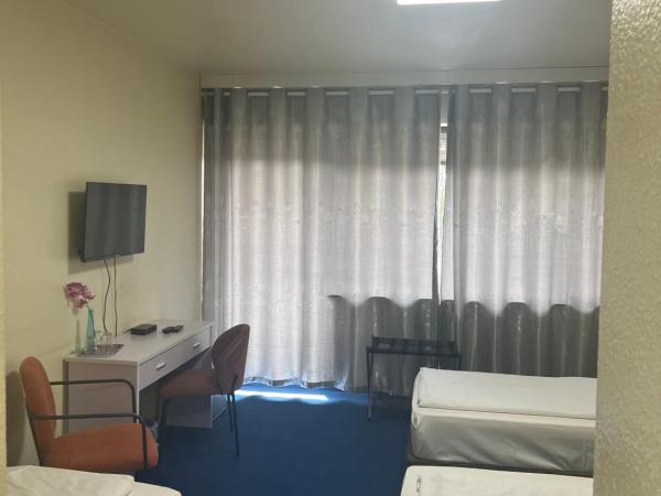 Hotel Am Flughafen : photo 4 de la chambre chambre triple