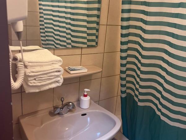 Hotel Am Flughafen : photo 6 de la chambre chambre lits jumeaux
