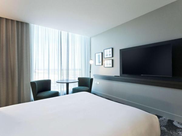 Novotel Melbourne Airport : photo 2 de la chambre superior room with 1 queen size bed