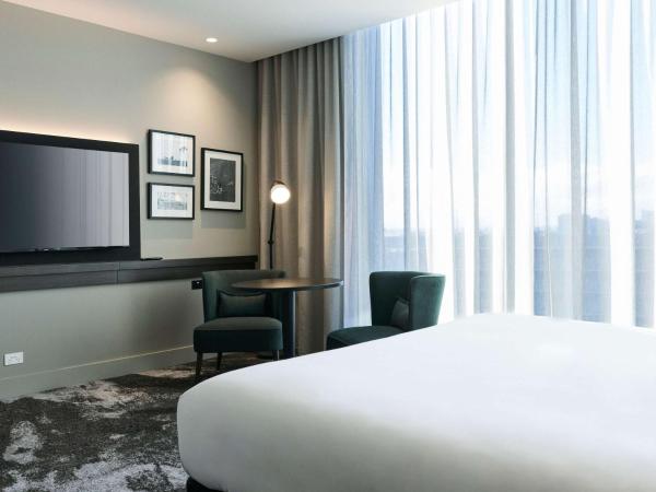 Novotel Melbourne Airport : photo 4 de la chambre accessible superior room with 1 king size bed