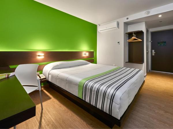 City Express Junior by Marriott Puebla Angelopolis : photo 4 de la chambre chambre lit queen-size