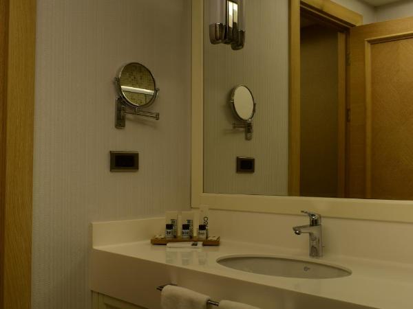 Bof Hotels Ceo Suites Atasehir : photo 10 de la chambre suite lit king-size