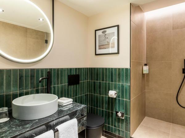 Le Parchamp, a Tribute Portfolio Hotel, Paris Boulogne : photo 8 de la chambre suite junior lit king-size